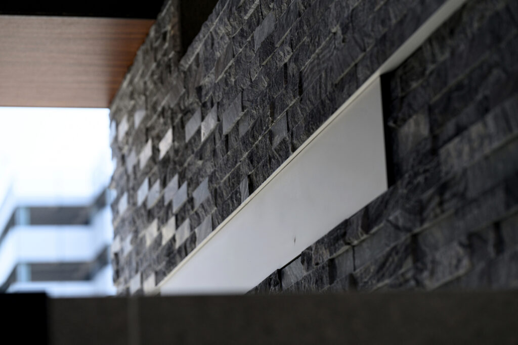 駐車スペースを広く確保したモダン リフォーム外構 イメージ9