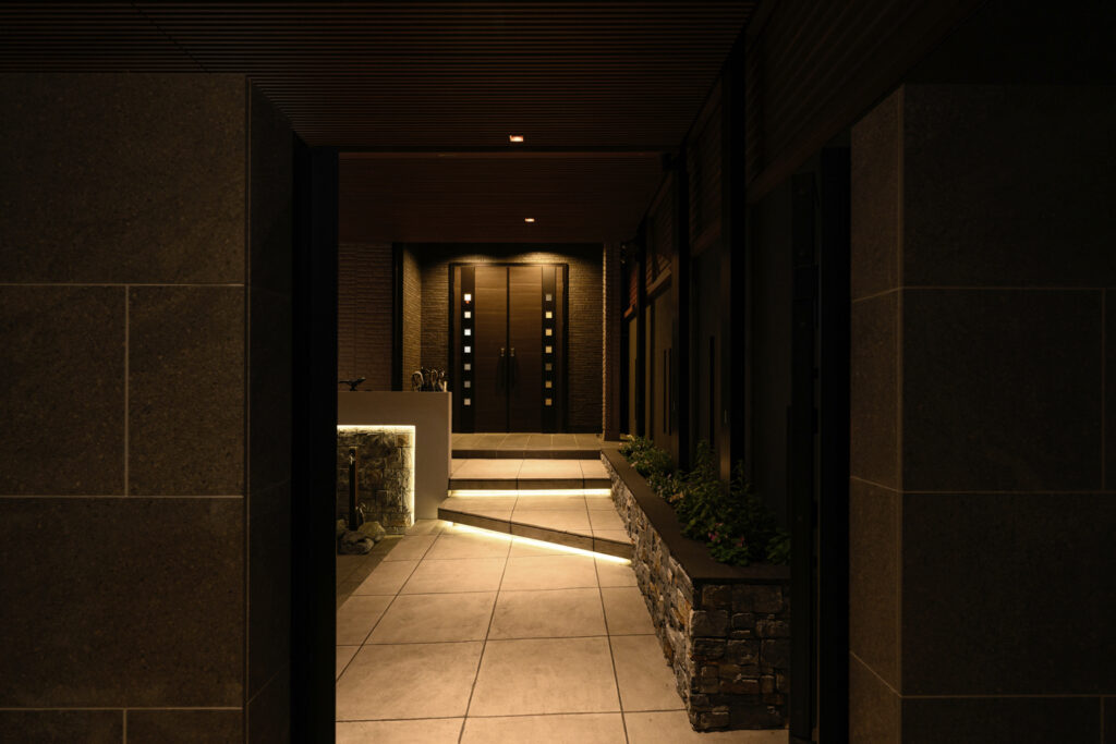 駐車スペースを広く確保したモダン リフォーム外構 イメージ28