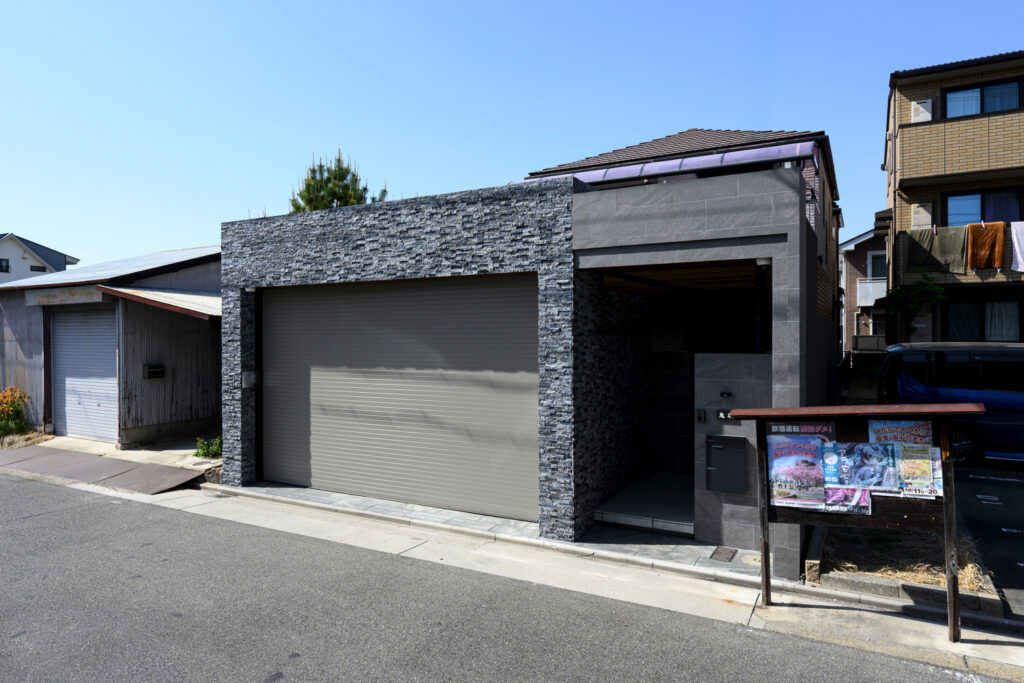 駐車スペースを広く確保したモダン リフォーム外構 イメージ6